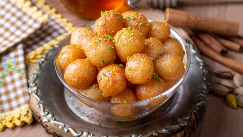 Alaybey Lokma, Alaybey Lokmacı, Alaybey Lokma Döktürme Fiyatları, Alaybey Lokma Fiyatları, Lokma Dökümü Alaybey, Alaybey 300 Kişilik Lokma Fiyatları, Alaybey 500 Kişilik Lokma Fiyatları